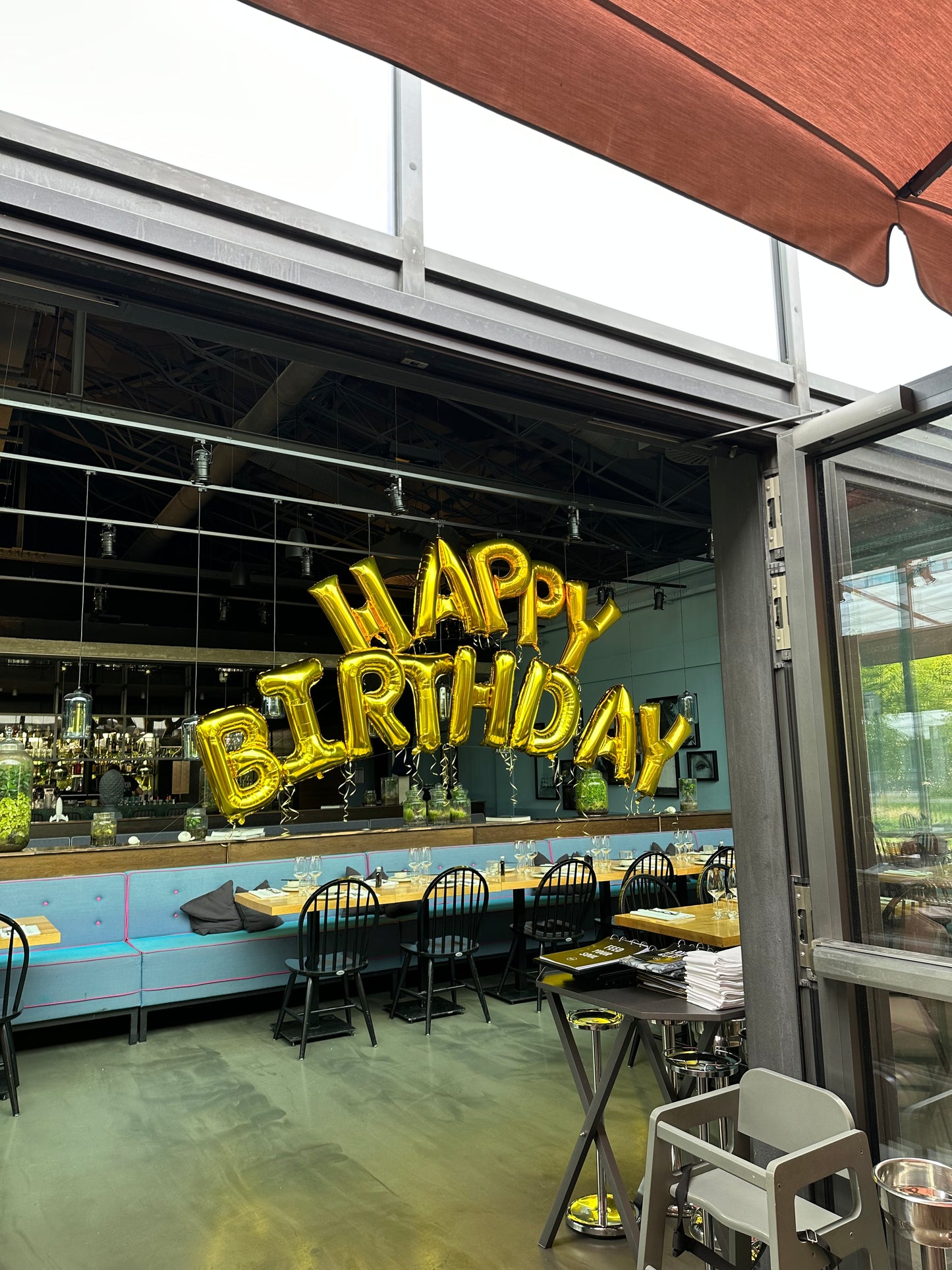 Happy Birthday Ballonschrift – Heliumgefüllt und Fertig Aufgebaut 🎈