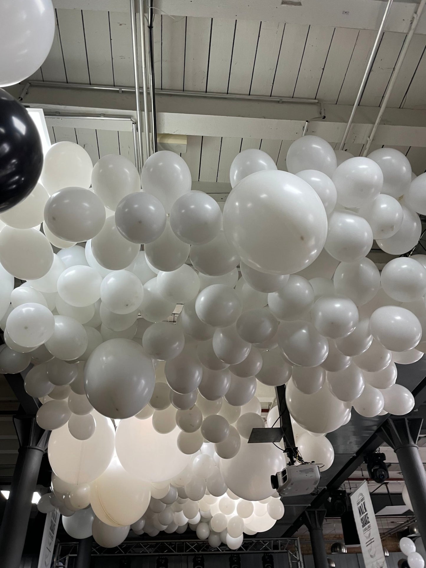 Deckeninstallation - Ballonwolken